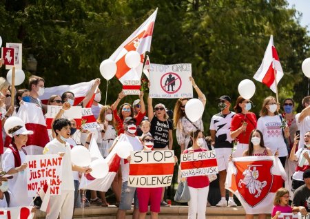 Lukaşenkonu zavodda “Çıx get!” şüarları ilə qarşıladılar