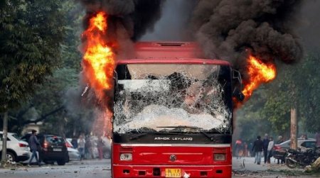 Bakıda sərnişin avtobusu yanıb