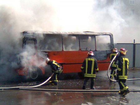 Bakıda sərnişin avtobusu yandı