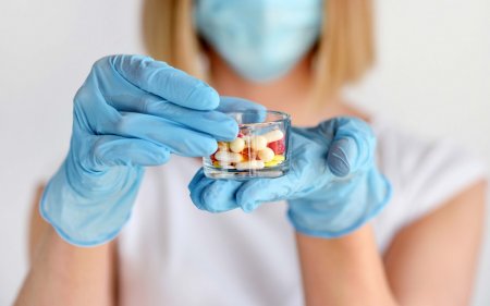 ÜST: Azərbaycanda antibiotiklərin apteklərdə sərbəst satışı qadağan olunmalıdır