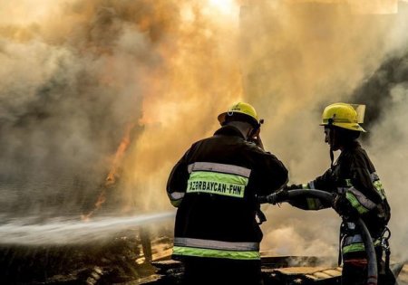 Bakıda şadlıq evində yanğın olub