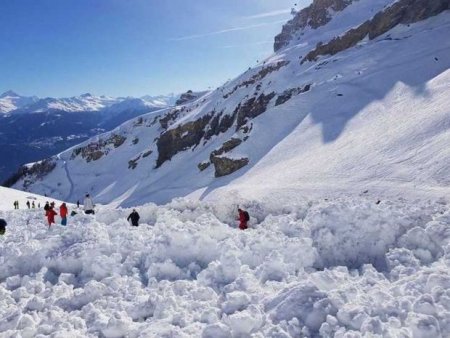 Rusiyada 15 turist qar uçqunu altında qalıb, ölən və yaralılar var