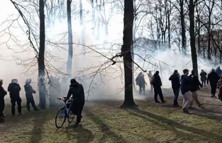 Polşada Kaçinskinin anım mərasimində toqquşma: Polis müdaxilə etdi