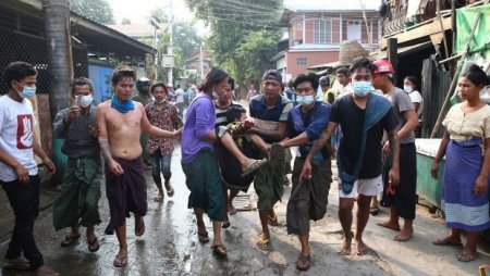 Myanmada polislə toqquşmalarda ölən mülki şəxslərin sayı 730 nəfərə çatıb