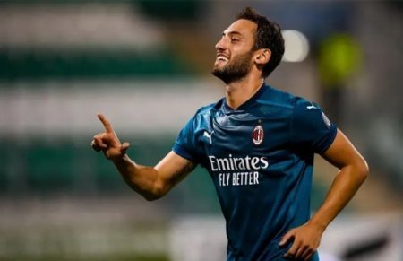 Hakan Çalhanoğlu “Yuventus”la anlaşmaq üzrədir