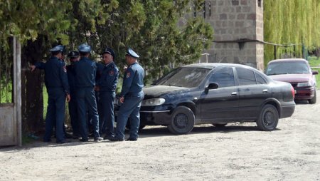 Ermənistanda qalmaqallı seçki davam edir: Partiyaların nümayəndələri bir-birinə girdi, atəş açıldı