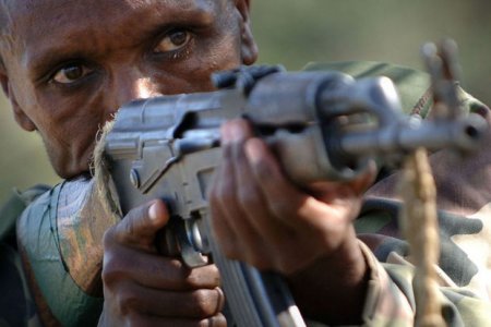 Nigeriyada cinayətkarlar keşişi diri-diri yandırıb, oğlunun isə başını kəsib