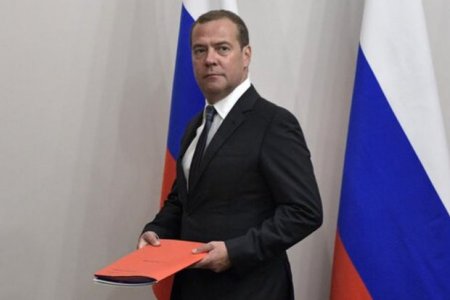 Medvedev Finlandiya və İsveçi nüvə silahı ilə hədələdi