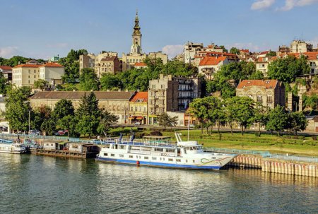 Daha bir Avropa ölkəsi turistlərlə bağlı qadağaları ləğv etdi