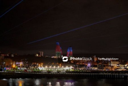 “TEXNOFEST Azərbaycan” təntənəsi: Bakı gecələrinə rəng qatan lazer şou - FOTOREPORTAJ