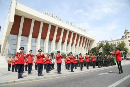 Bakıda Silahlı Qüvvələr Günü münasibətilə hərbi orkestrlərin yürüşləri başlayıb – FOTO