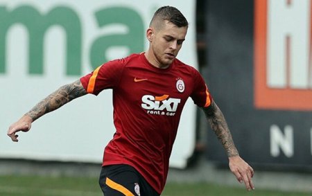 “Qalatasaray”ın futbolçusu BƏƏ klubunda