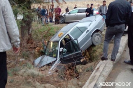 Sabah toyu olacaq xanım taksi ilə qəzaya uğradı: Kanala düşdülər