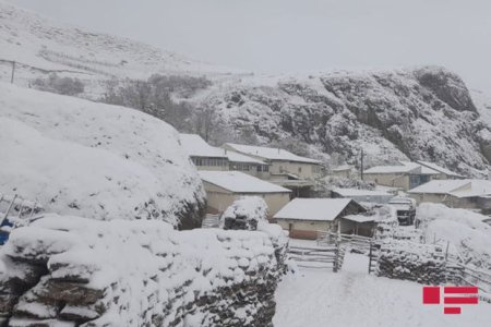 Quba və Qusarın dağlıq yaşayış məntəqələrinə qar yağıb - FOTO