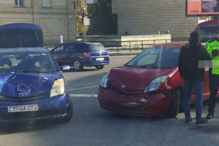 Bakıda “Prius”lar toqquşdu - FOTO