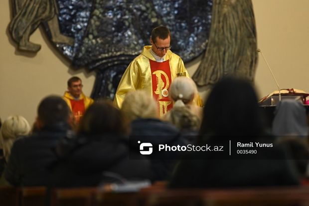 Bakıda yaşayan katoliklər Milad bayramını Müqəddəs Məryəm kilsəsində qeyd edirlər – FOTOREPORTAJ