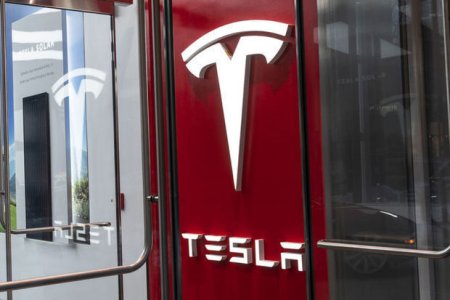 “Tesla” 430 mindən çox avtomobili geri çağıracaq