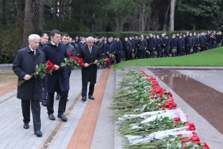 İqtisadiyyat Nazirliyində Heydər Əliyevin anım günü ilə bağlı tədbirlər keçirilib - FOTO