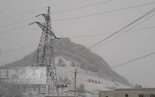 Şuşaya qar yağır, yollar təmizlənir - FOTO